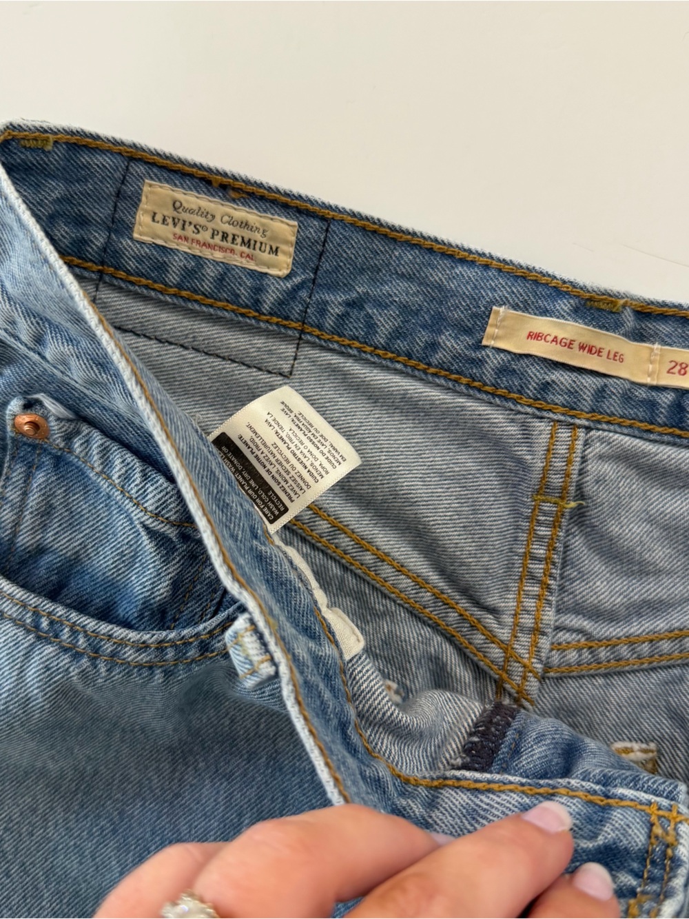 Levi’s Premium Jeans Womens 28 Ribcage Wide Leg Far and Wide Wash - Picture 5 of 12